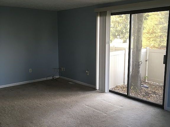 5th image of 330 Bexley Ct