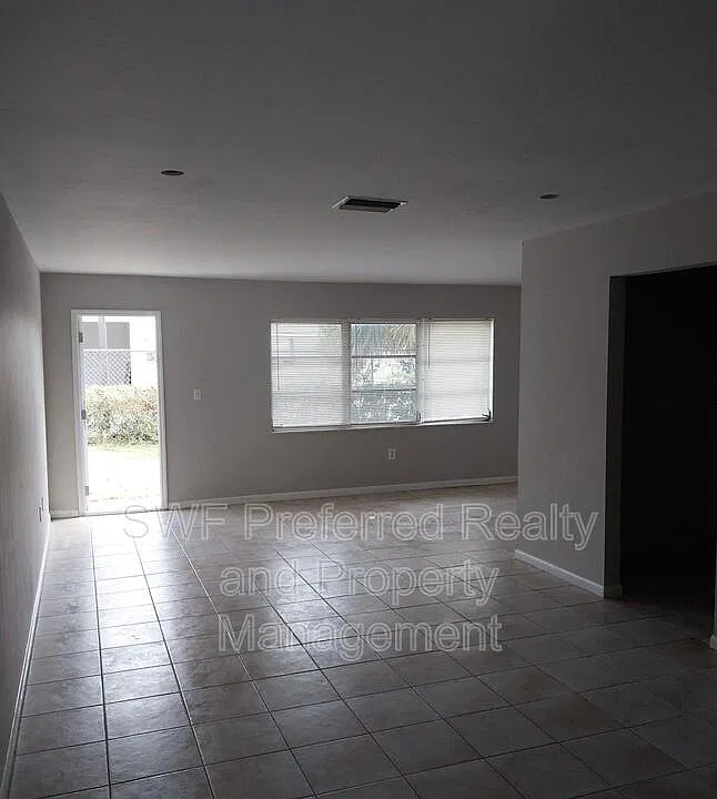 1418 SE 8th Ter #4