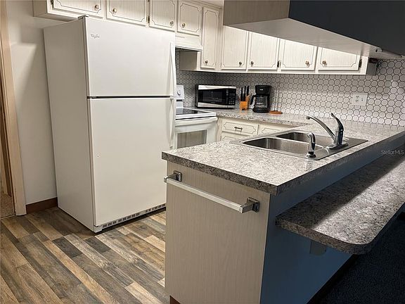 3rd image of 5433 Palm Dr