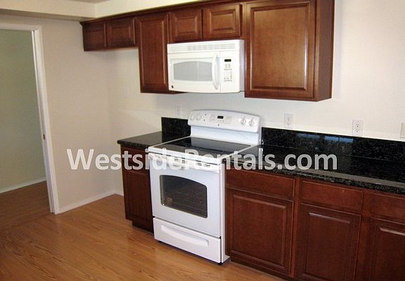 4th image of 873 S La Grange Ave