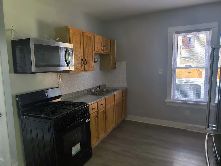 1535 Jefferson Ave — Photo 3