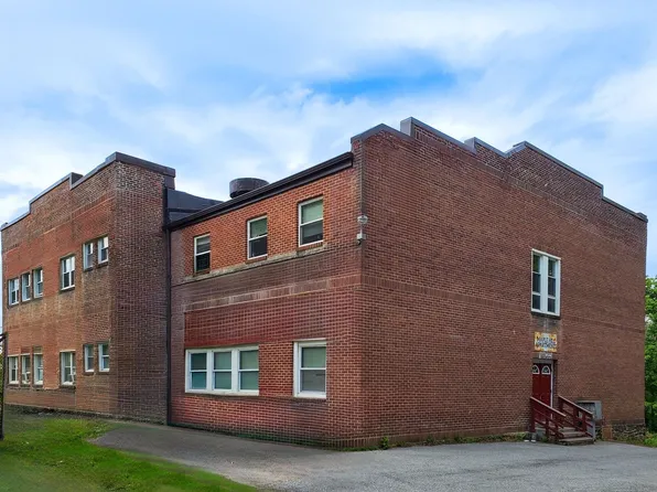 100 School St APT F, Glen Rock, PA 17327