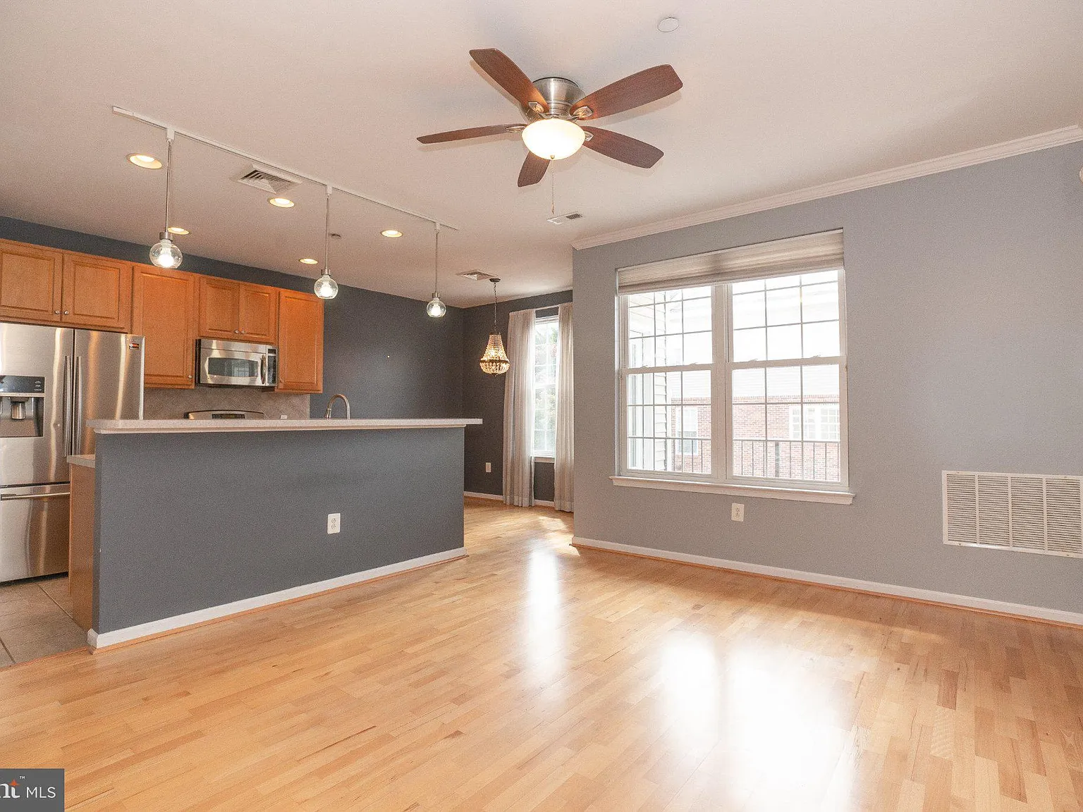 2 bed, 2.0 bath, 1230 sqft, $2,295 — Photo 3