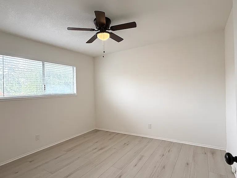 1227 Valerian Ct #4 — Photo 7
