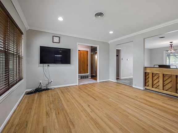 5th image of 2216 Springhill St