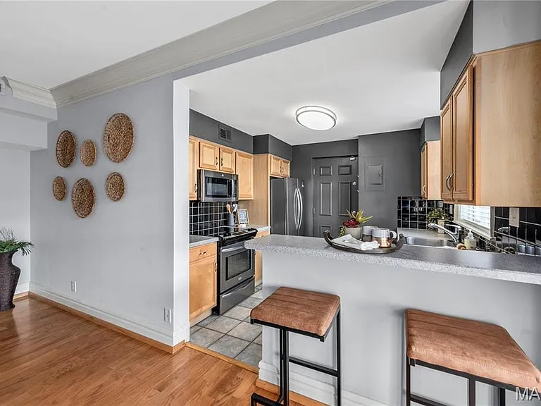 5510 Waterman Blvd #202 — Photo 19