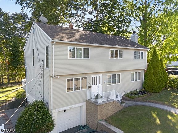2nd image of 181 Livingston St