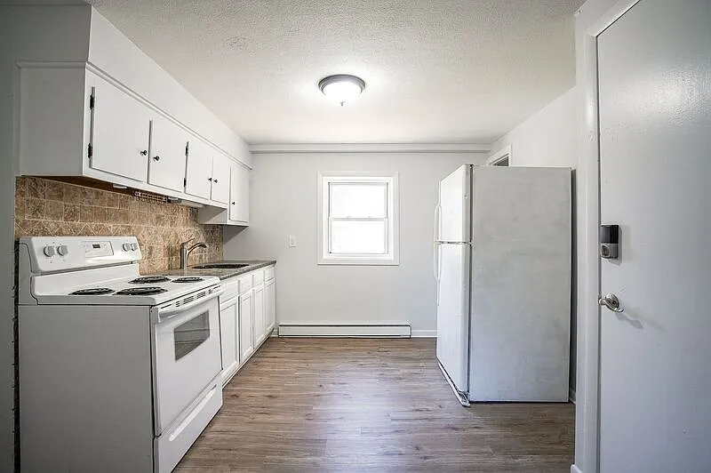 2 bed, 1.0 bath, $1,395 — Photo 3
