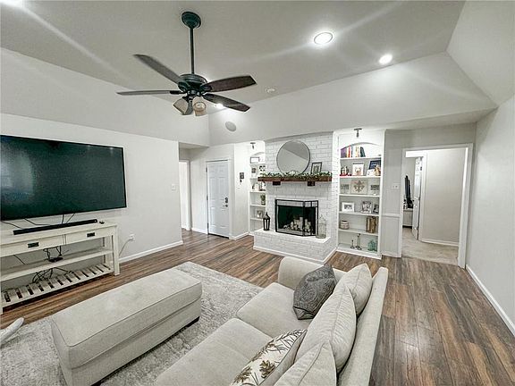 5th image of 724 Petit Berdot Dr