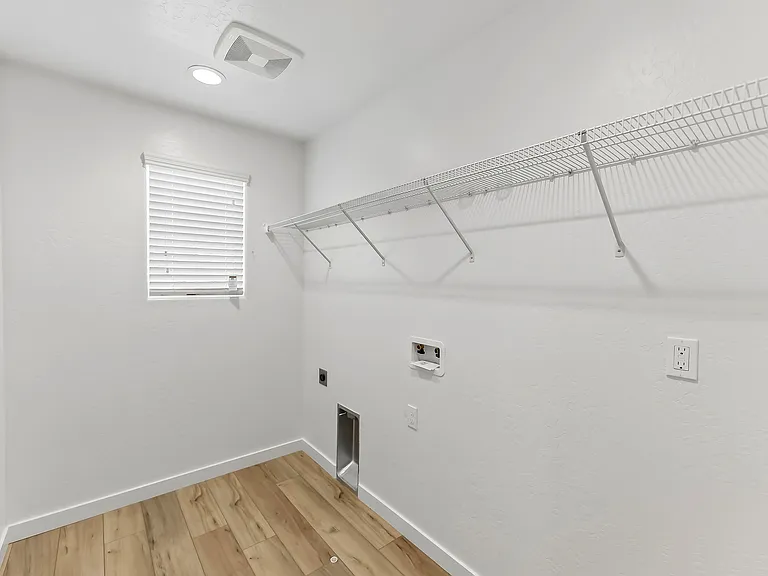 6690 E Adena Ave — Photo 23