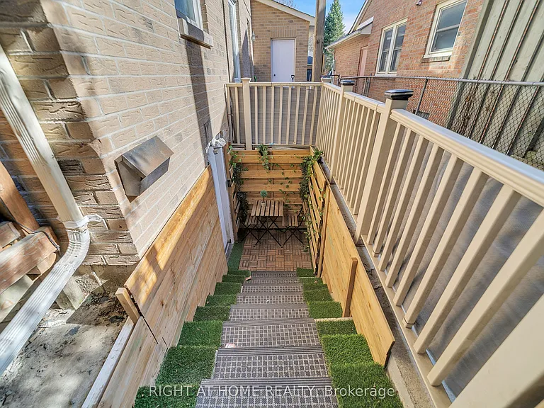 195 John Bowser Cres — Photo 3