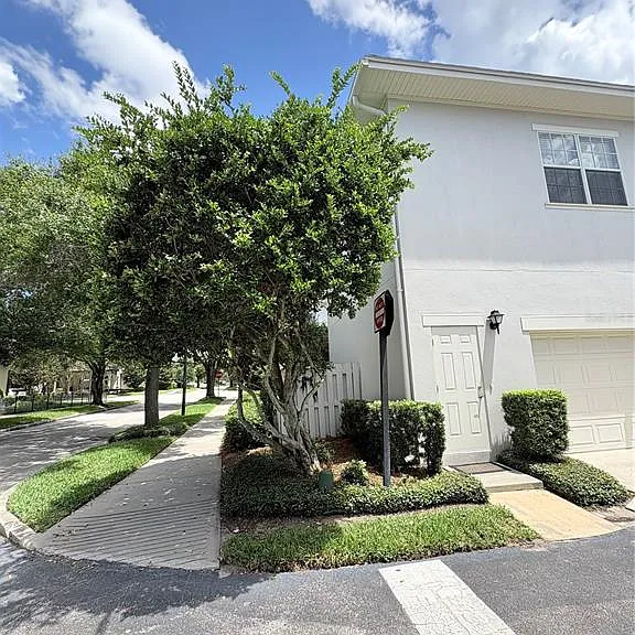 4450 Twinview Ln — Photo 1