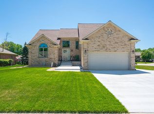 49207 Monmouth Dr, Chesterfield, MI 48047