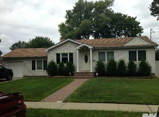 263 N Park Dr, Massapequa, NY 11758