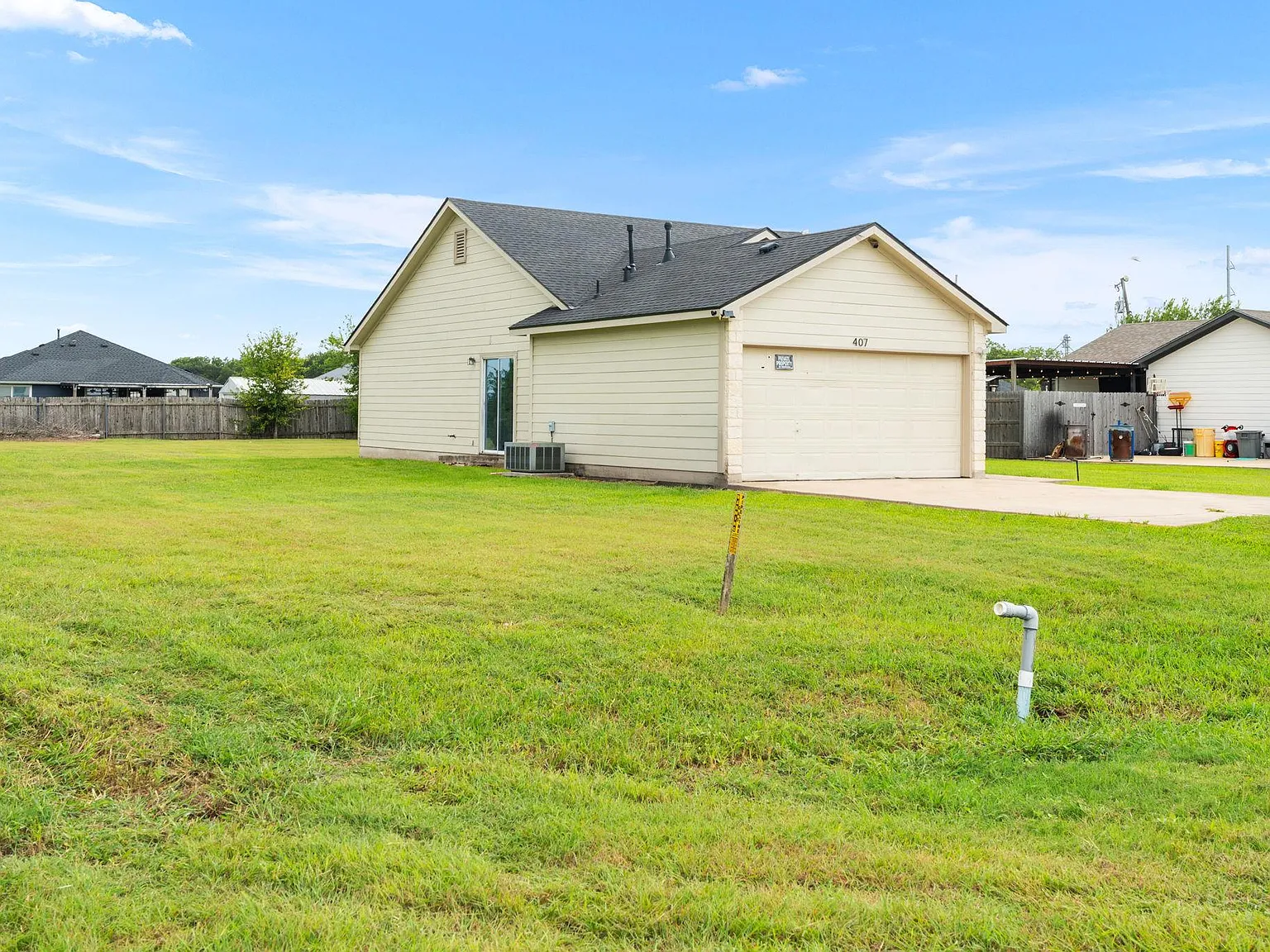 3 bed, 2.0 bath, 1060 sqft, $1,750 — Photo 3