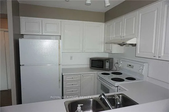 11 Lee Centre Dr #2212 — Photo 8