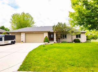 408 McAuliffe Heights Trl, Green Bay, WI 54311