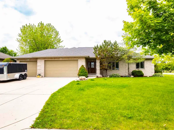 408 McAuliffe Heights Trl, Green Bay, WI 54311