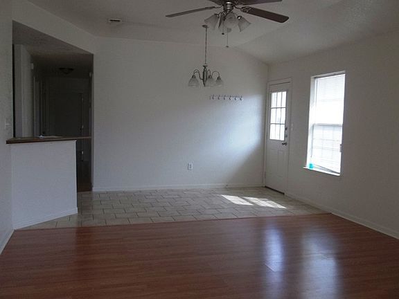 2nd image of 905 Yi Dr #B