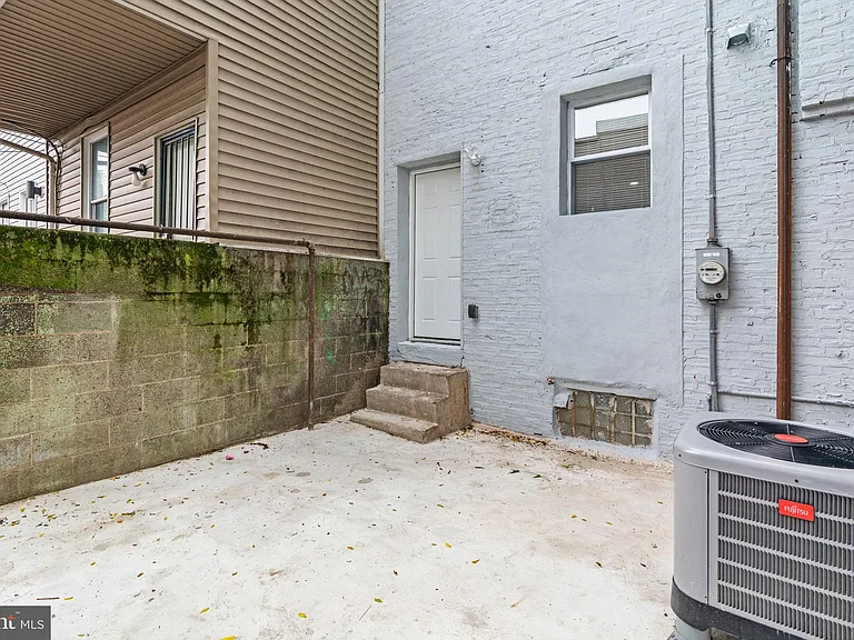 2151 E Stella St — Photo 35