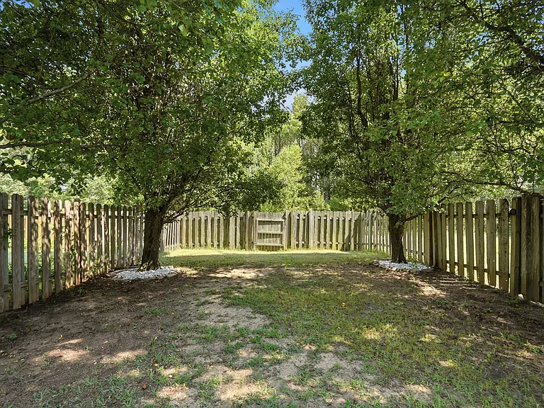 4084 Holly Villa Cir — Photo 41