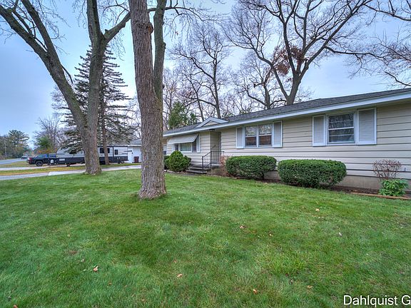 4th image of 1742 Southland Dr