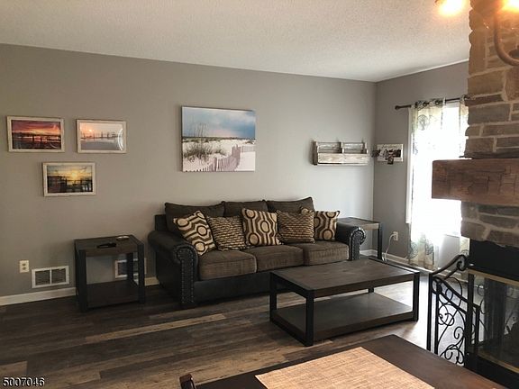 5th image of 21 Windsor Ct #1321