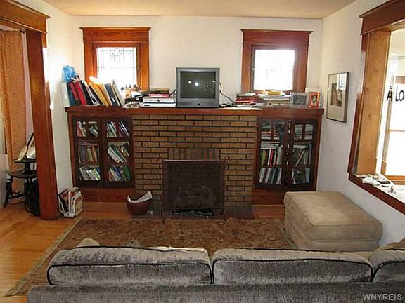 3rd image of 40 Lasalle Ave