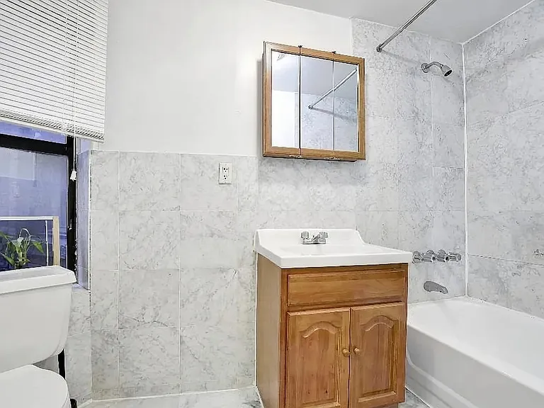 548 W 50th St #4RE — Photo 5
