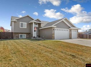 634 Turner Dr, Henderson, MN 56044