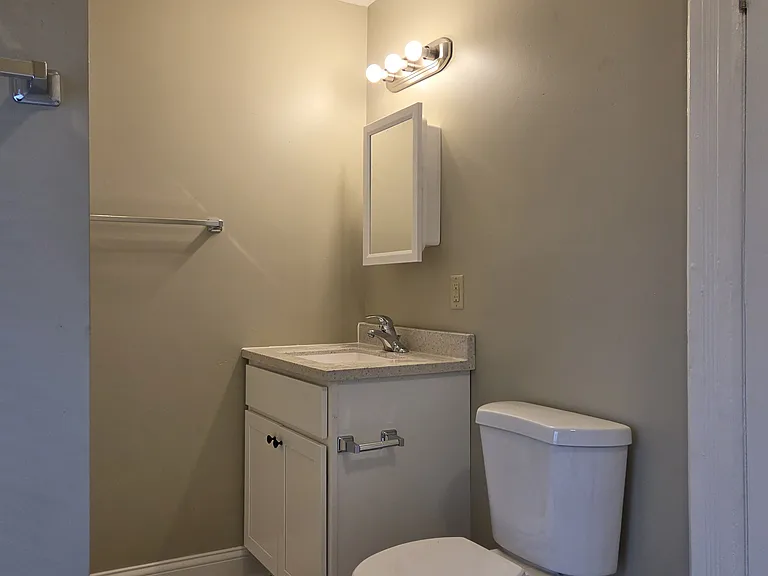 814 E Lincoln Ave #A — Photo 10
