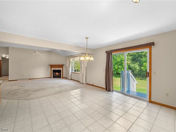 3rd image of 15182 Chandler Grn
