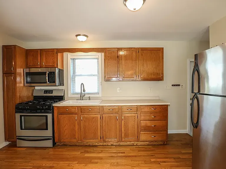 320 Manning St — Photo 5
