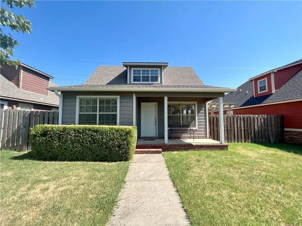 3808 SW Gibson Ave, Bentonville, AR 72712