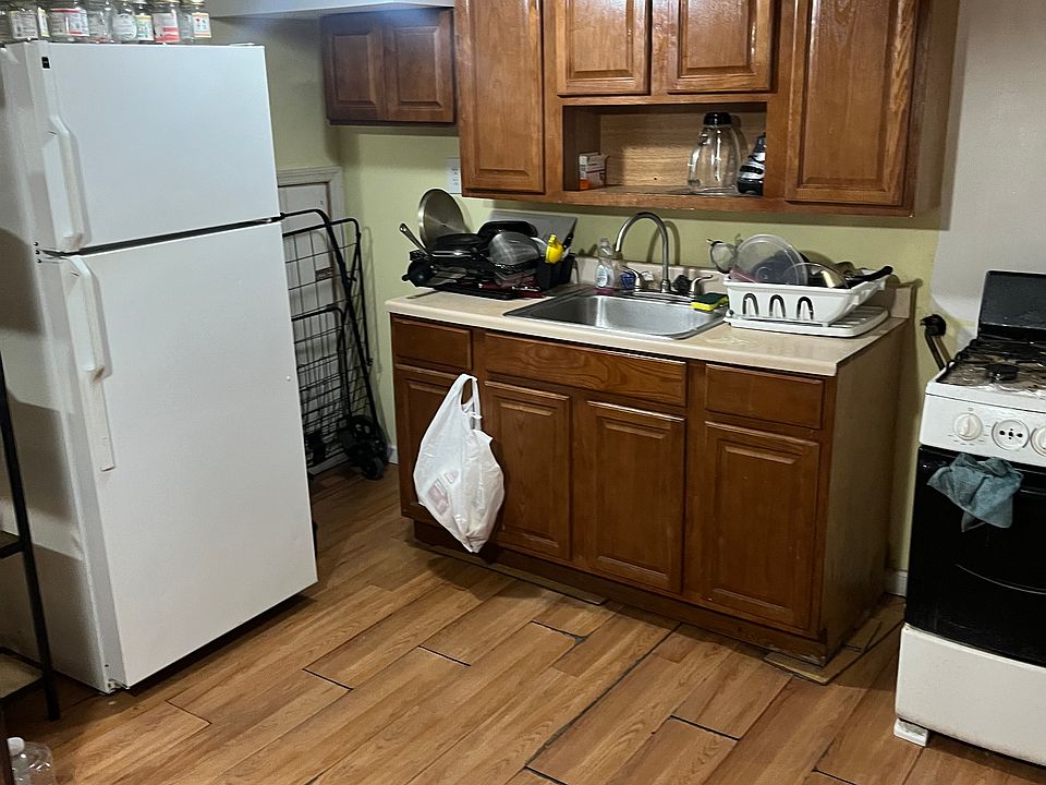 1st image of 7 Lakeside Dr #0