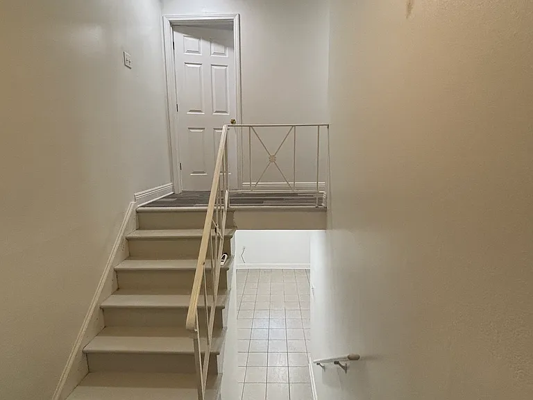 210 Appletree Ln — Photo 13