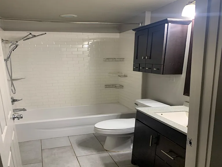 2630 Eagle St — Photo 5