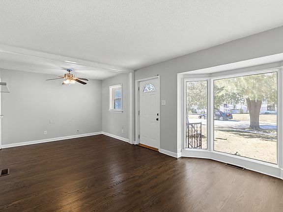 5th image of 1120 Gahan Dr