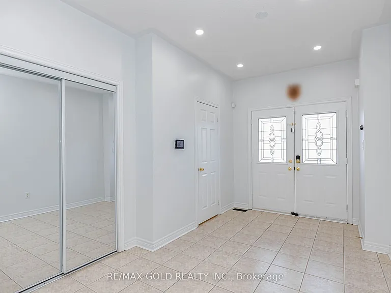93 Footbridge Cres #UPPER LEVEL ONLY — Photo 4