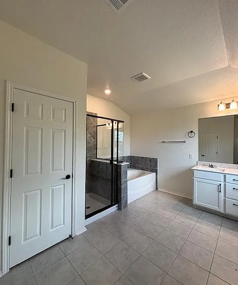 7925 Crystalbrook W — Photo 11