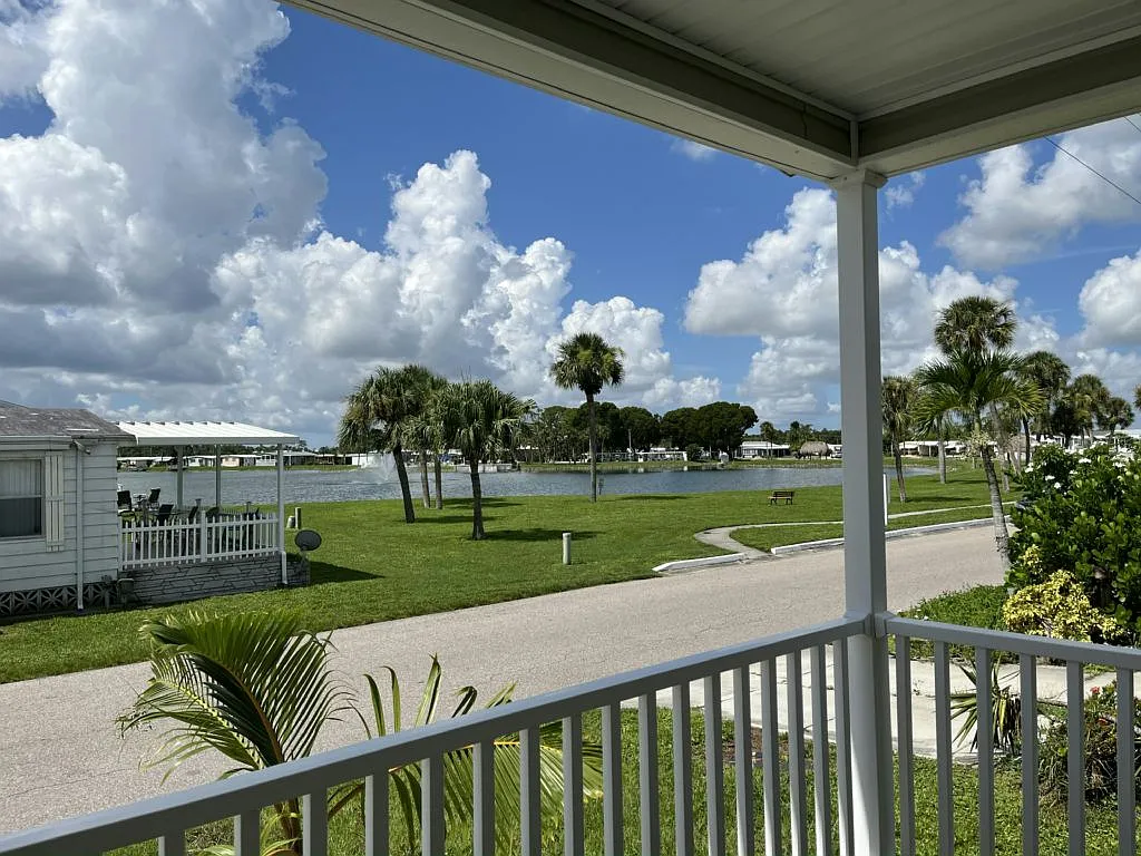 3 bed, 2.0 bath, 1356 sqft, $1,549 — Photo 2
