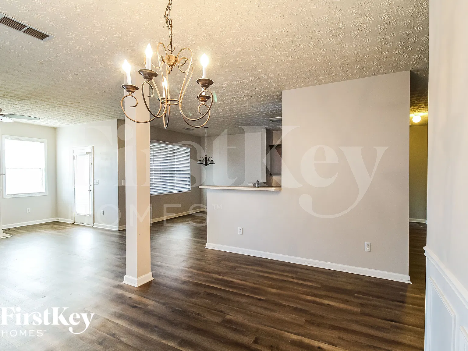 3 bed, 2.0 bath, 1616 sqft, $2,220 — Photo 4