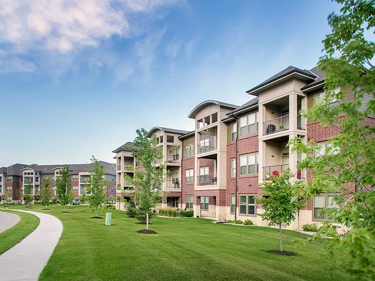 Broadmoor Hills — Photo 6