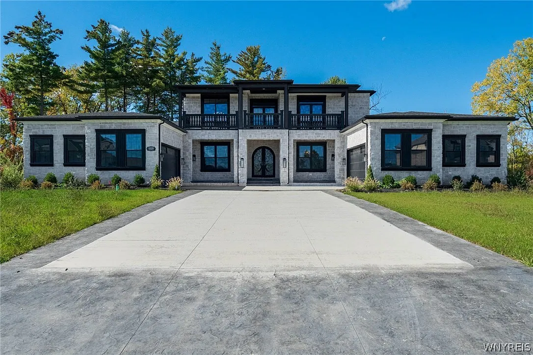 4 bed, 6.0 bath, 5458 sqft, $10,000 — Photo 1