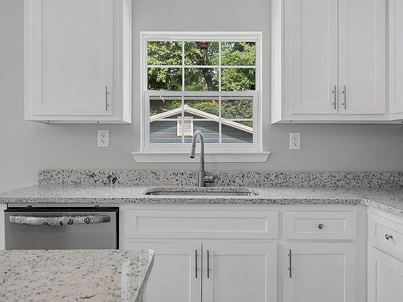 5th image of 154 Creekside Dr