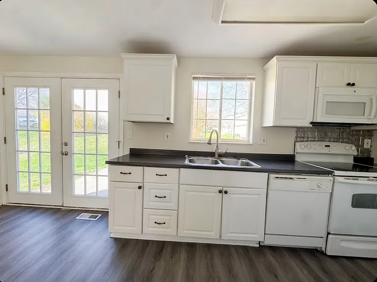 114 Drexel Dr — Photo 4
