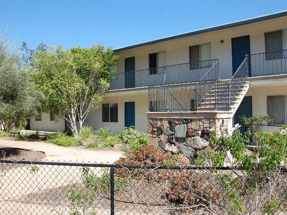 277 W Alamar Ave