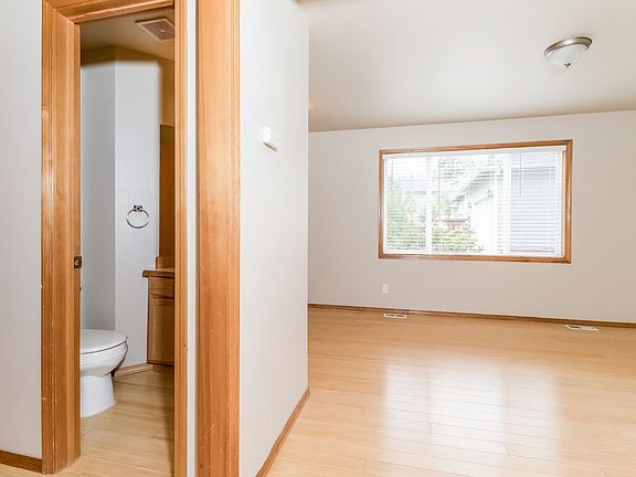 3rd image of 628 125th Ave NE