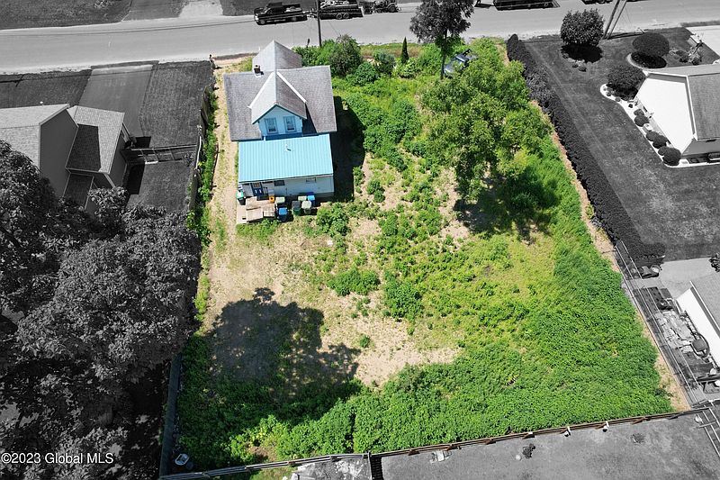 3rd image of 2060 Greenpoint Avenue
