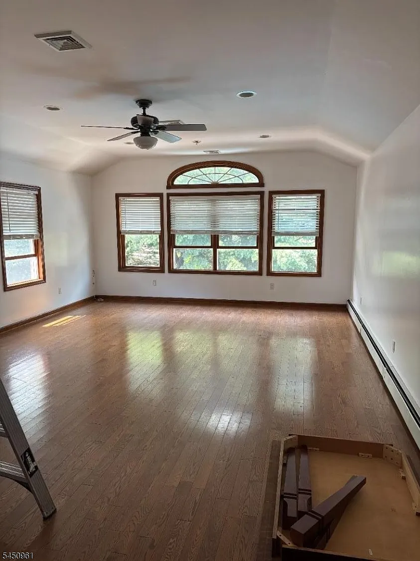 2 bed, 1.0 bath, $2,500 — Photo 2